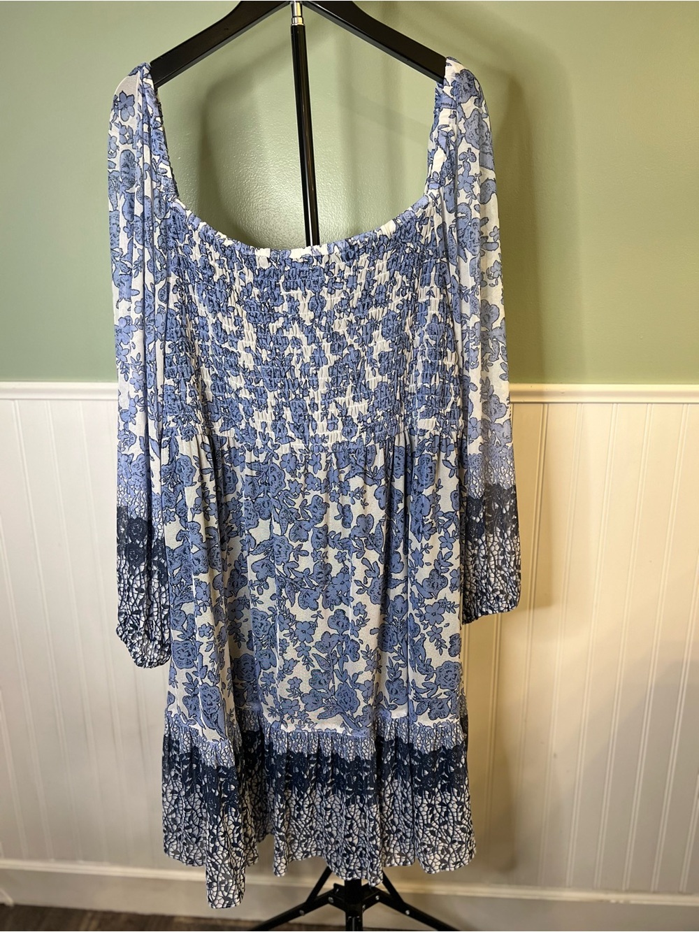 EUC- So Pretty, Taylor Blue Floral Smocked Long-Sheer Sleeve Dress. Size 18W